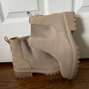 LIKE NEW - Crown Vintage Tan Chelsea Boot Size 9W